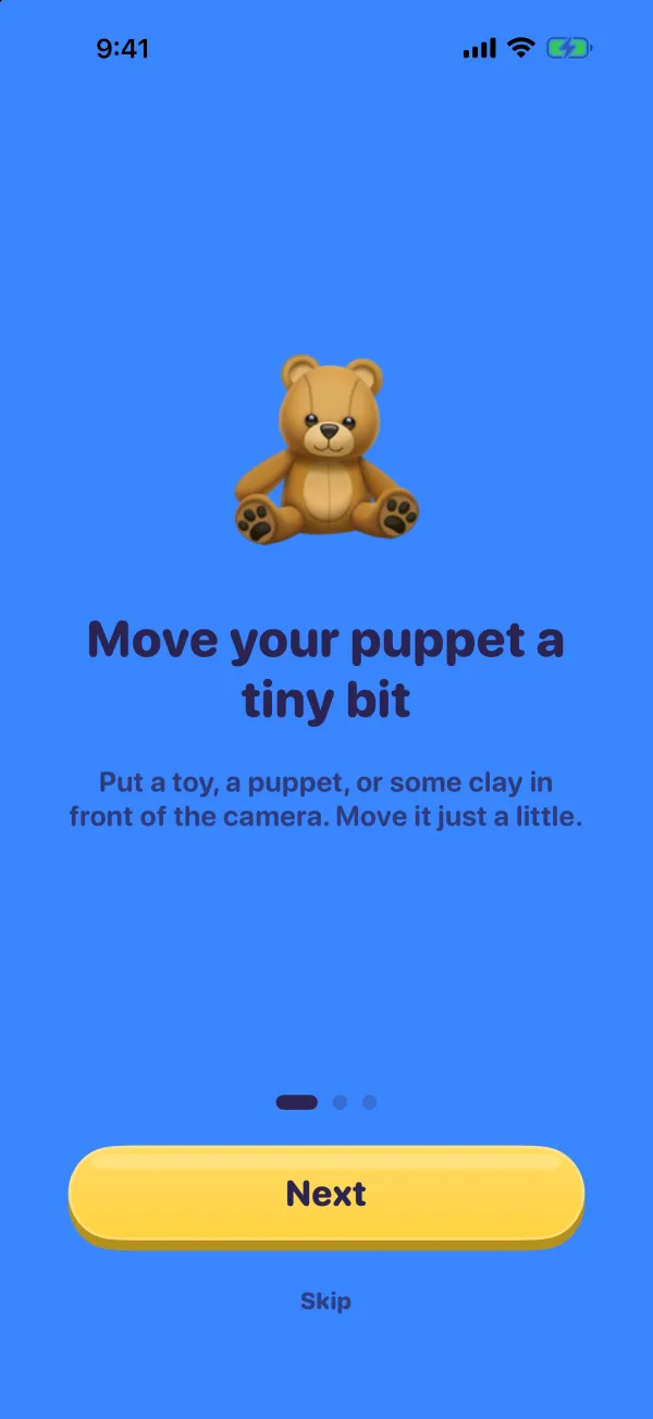 The first screen: a teddy bear and “Move your puppet a tiny bit”